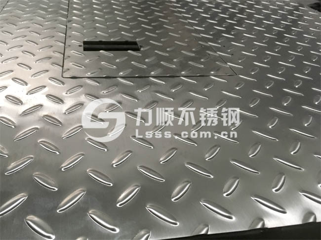 無錫不銹鋼防滑平臺_不銹鋼花紋板樓梯